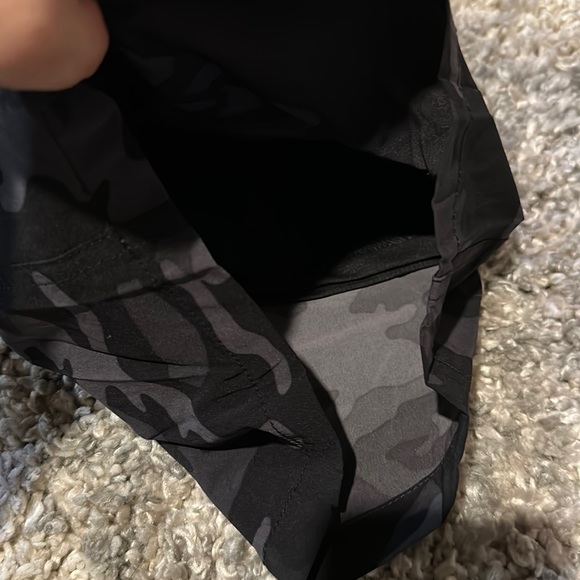 Kirkland Signature Men's Swim Shorts, Black Camouflage - Picture 10 of 13